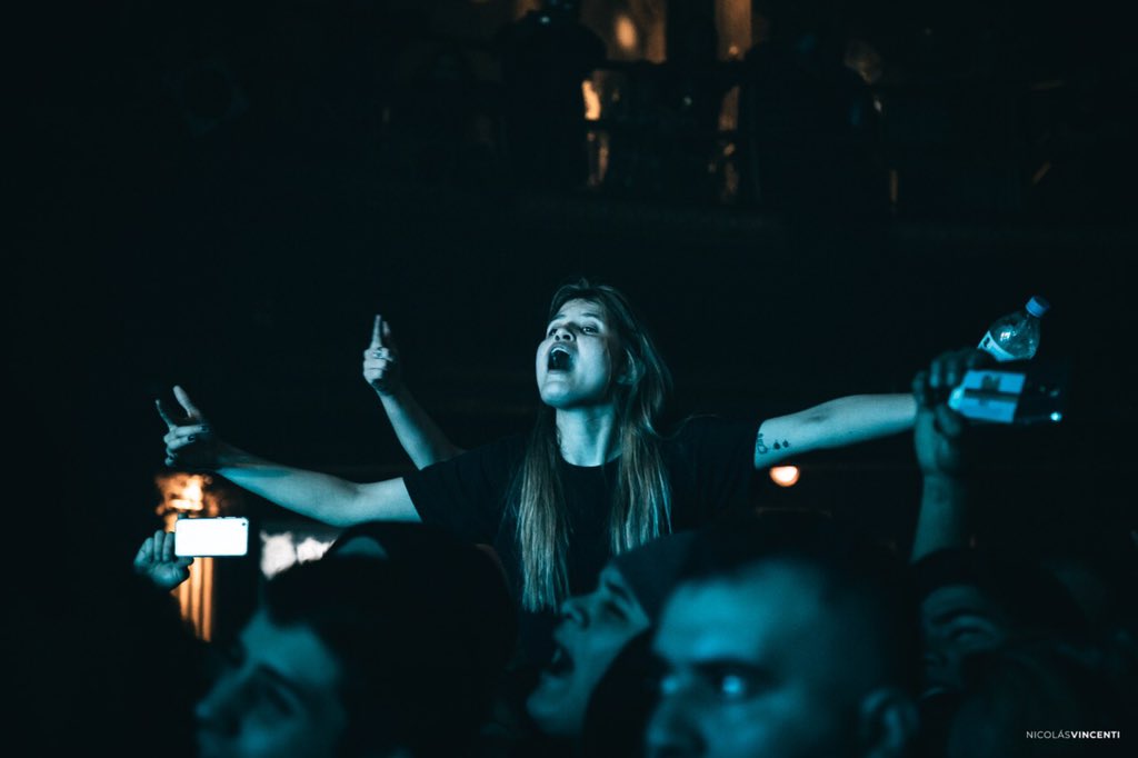 Carajoweb's tweet photo. ⚡Parte del tremendo show en Flores⚡
¡¡¡Explotamos!!!
¿Se quedaron con ganas de más?

🔥¡MAÑANA!🔥
🤘 ¡MAR DEL PLATA! 🤘
Presentando 'Basado en hechos reales' 🙌
📅 Sábado 13 de Julio, 21 hs
📍ABBEY ROAD Concert Bar
🎫 3 cuotas sin interés https://t.co/D3oRp41xdv

📷@nnvincenti https://t.co/mdSabRKnm1