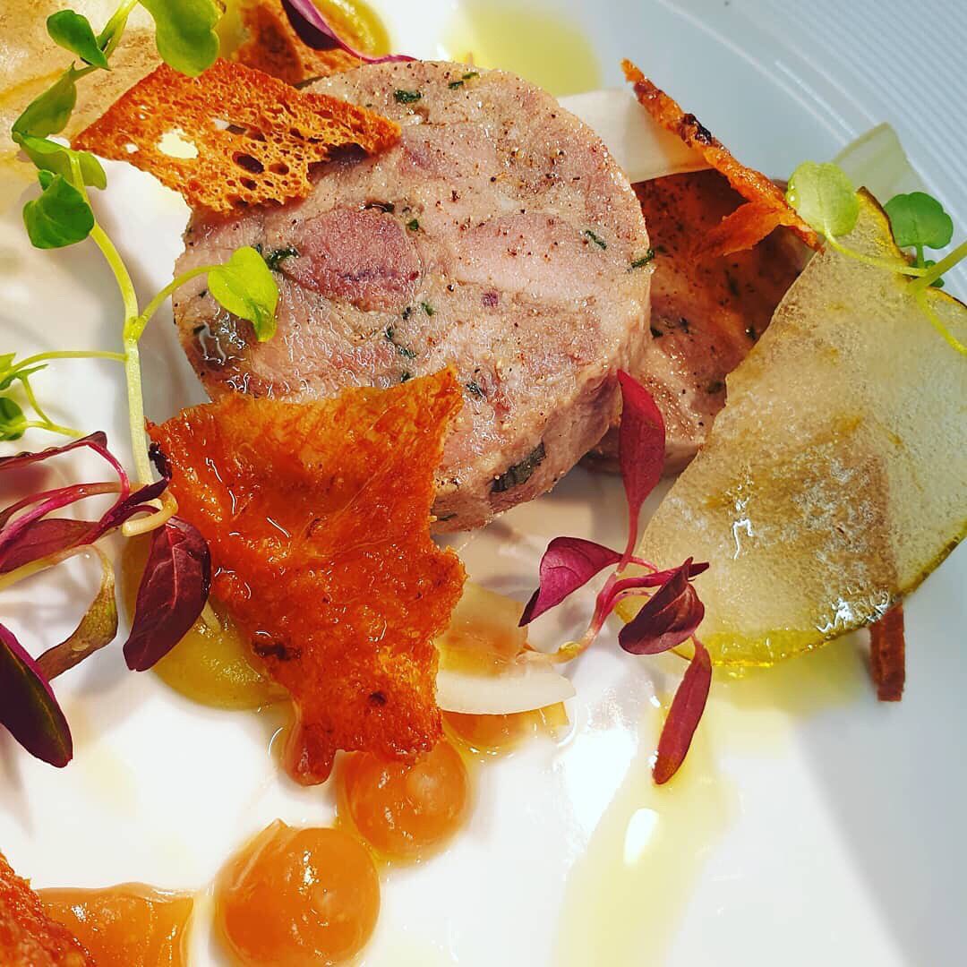 Highbullen's tweet photo. One of the dishes you can expect from our two AA Rosette restaurant The Devon View - slow-cooked Creedy Carver chicken with smoked apple. 

#localproduce #devonfoodie #foodwithaview #2aarosette #devonfinedining https://t.co/RviRx5r66M