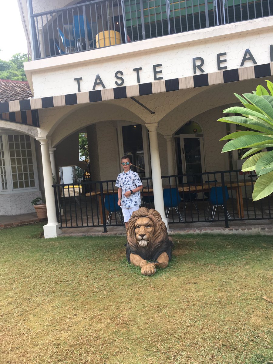 KBrennan1b's tweet image. At the age of 7, a little would-be sprinter said “yes he’s quick but I could beat him!”😂 after a few years and his first visit to Jamaica he’s a bit more realistic @usainbolt  #tracksandrecords