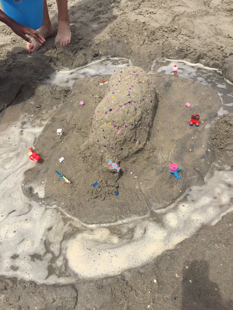 LMSVSchoolsESS's tweet photo. Sand castles, beach baseball, soccer, and picnics... just to mention a few! Fun times with SVA ESS at Ski Beach! #ESSRocks #SVAESS #LMSVHeart #sandcastlecompetition https://t.co/b8UFrbgEve