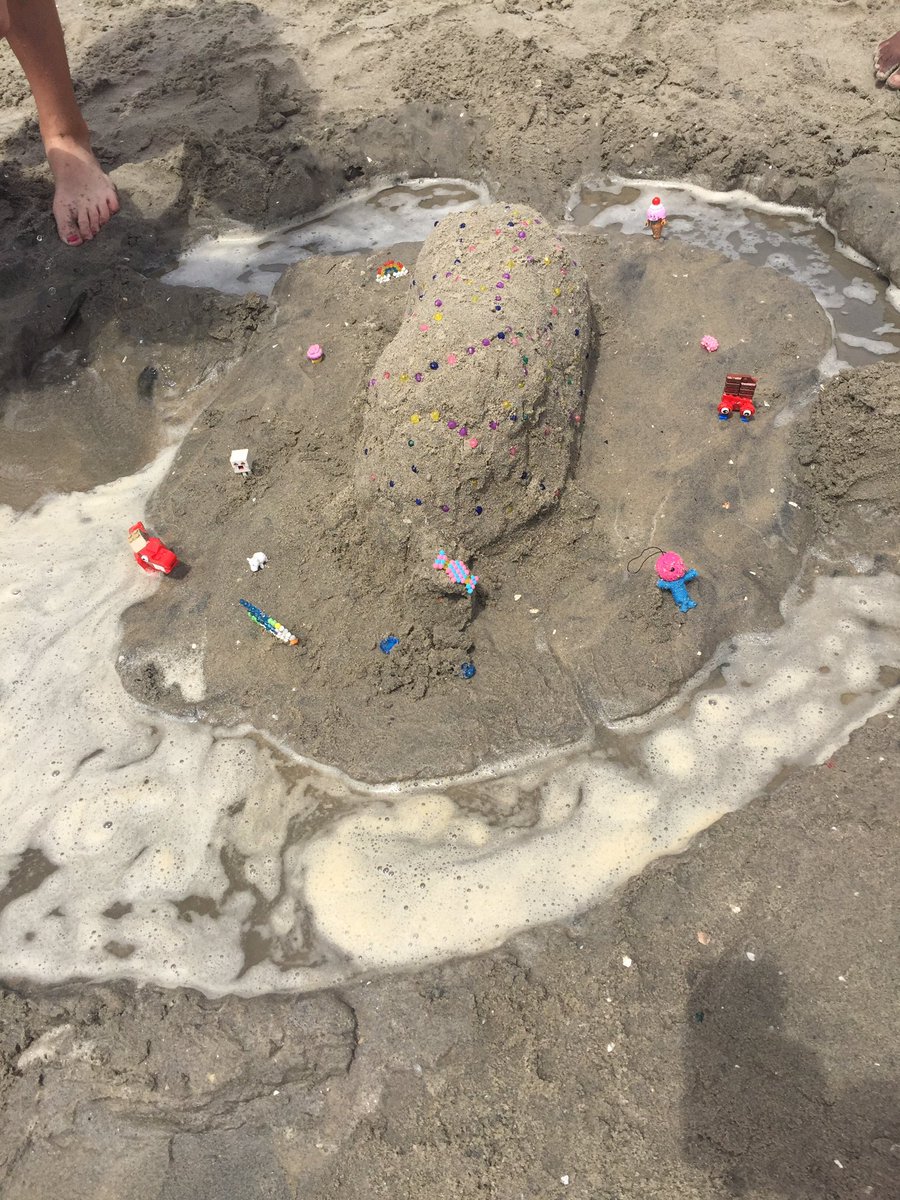 LMSVSchoolsESS's tweet photo. Sand castles, beach baseball, soccer, and picnics... just to mention a few! Fun times with SVA ESS at Ski Beach! #ESSRocks #SVAESS #LMSVHeart #sandcastlecompetition https://t.co/b8UFrbgEve