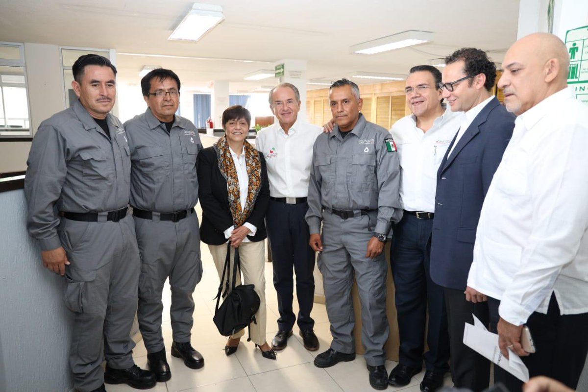 bjc_agua's tweet photo. Con los héroes de #Conagua #PIAES, brigadistas encargados de los trabajos de protección a la infraestructura y, sobre todo, de atención a emergencias para proteger a la población https://t.co/P0n6SwDvsh