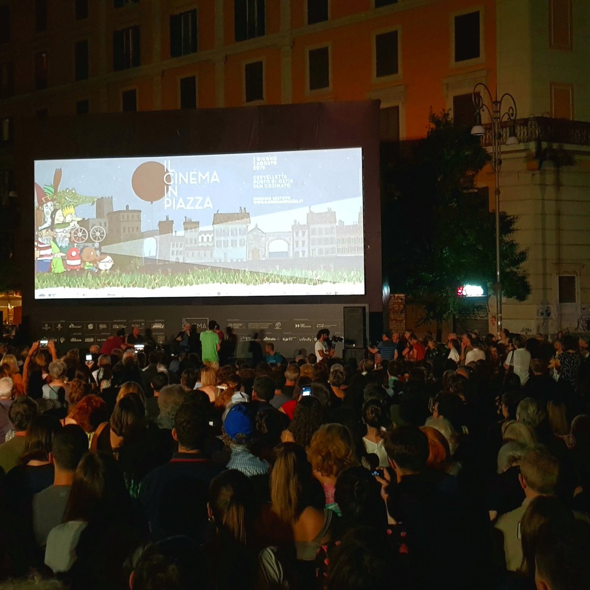 ti_exe's tweet photo. #Saviano in #piazzasancosimato per costruire ponti con la "Terraferma" ... il film di Emanuele Crialese

Salvare ... non significa accogliere.

#cinemaitaliano #immigrazione #marenostrum #vita https://t.co/wsLOMMSUSS