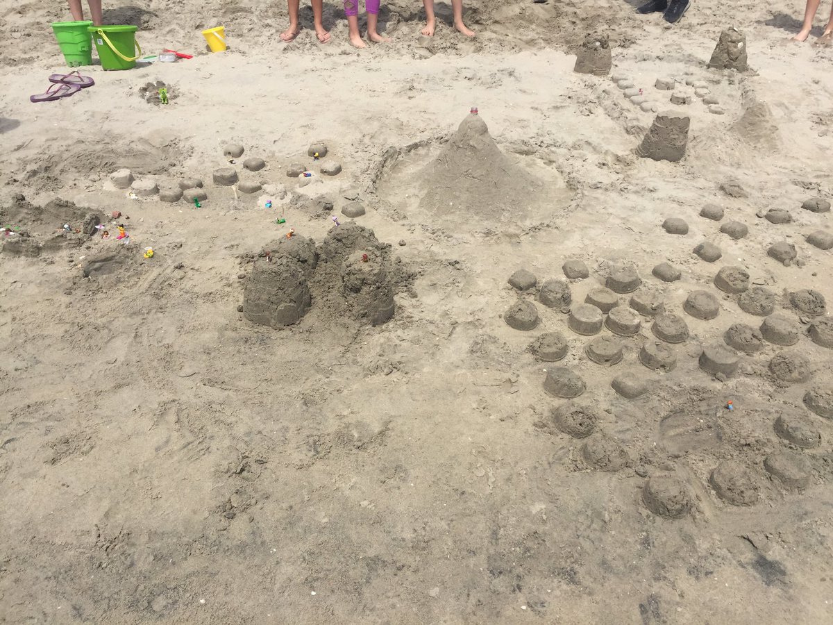 LMSVSchoolsESS's tweet photo. More! #ESSRocks #SVAESS #LMSVHeart #sandcastlecompetition https://t.co/DmhQIL5i5o