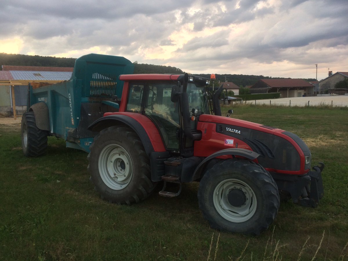 bigard_q's tweet image. Prêt à faire feu demain pour les épandages de compost #CompOrg avant les Colzas 2020 ! 😀 Avec le bel épandeur @RemorqueROLLAND de la @CUMAFrance ! 👍🏻