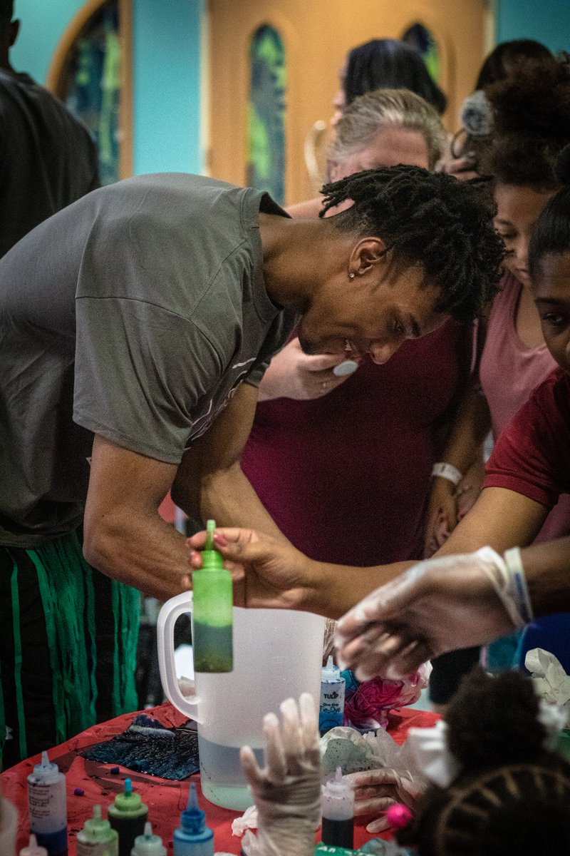 GamecockMBB's tweet photo. Such an awesome afternoon with our pals at @RMHCColumbiaSC 🤙🌺🏄‍♂️

#Gamecocks🐔🏀 #8KCampaign https://t.co/hI32ah0j8U
