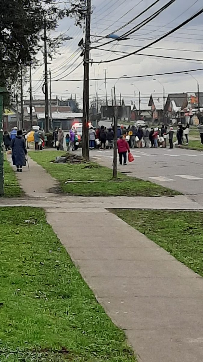 monytox96's tweet photo. Desesperacion total en la ciudad de osorno lleva 2 dias sin suministro de agua potable incluso intendente dice que por 48 hrs mas estaremos asi los puntos de abastecimiento no dan para la comunidad. 
@canal13 @biobio @chilevision  @Mega @meganoticiascl @TVN  @AhoraNoticiasMe https://t.co/tvybCTTUk6