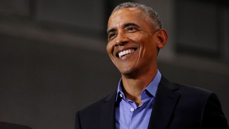 wsbtv's tweet photo. “I am so proud of you.” Former President Obama writes a letter congratulating a woman on making the dean’s list after he pardoned her from a life sentence: https://t.co/rBoj1P41cE ❤️ https://t.co/G5Es3PlC16