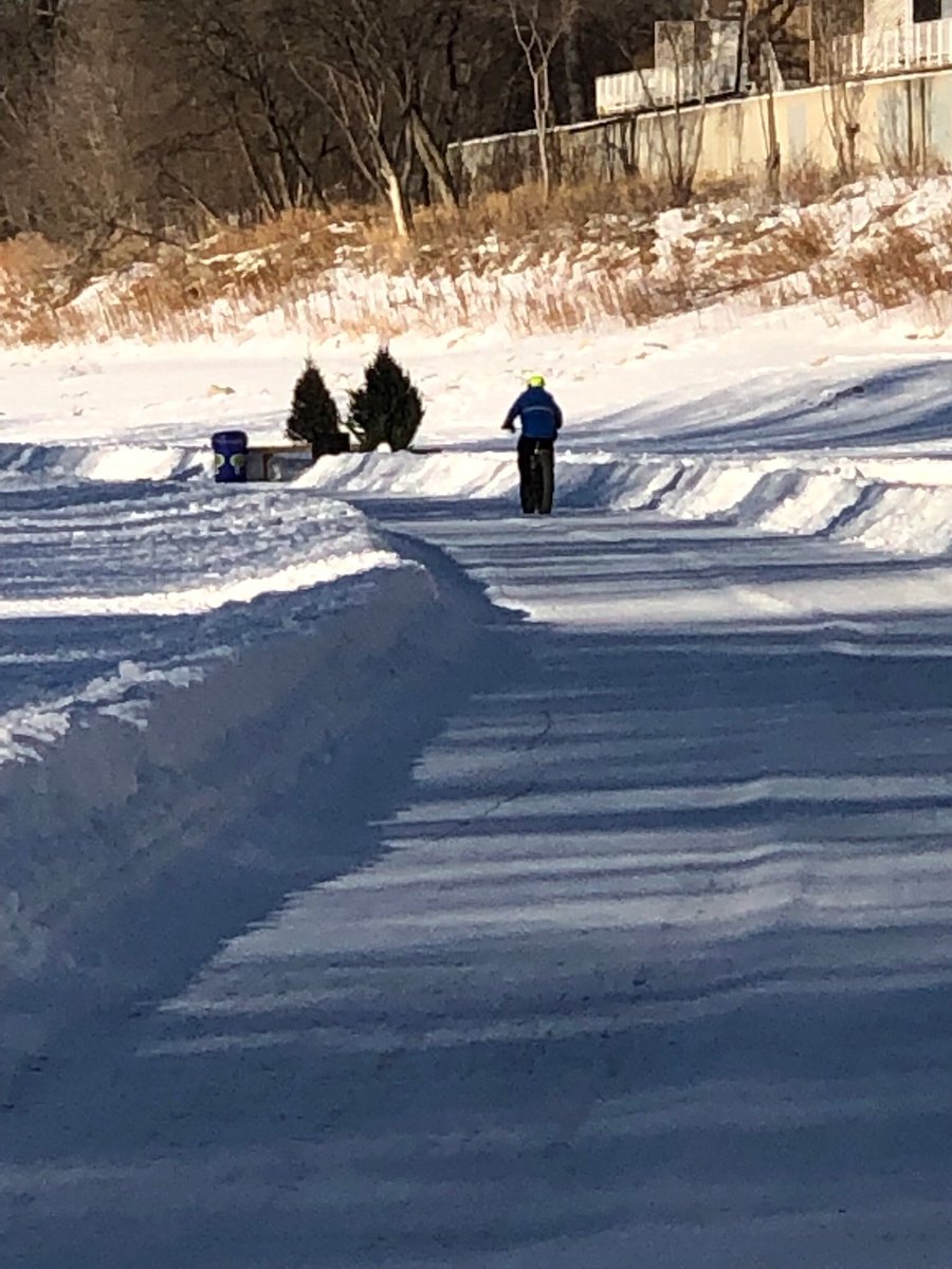 Oatuling's tweet image. ⁦@marshallsheldon⁩ ⁦@EllieandEdmond⁩ this is the frozen river last winter and the mom on her bike it was a very cold day lake is like that only way bigger
