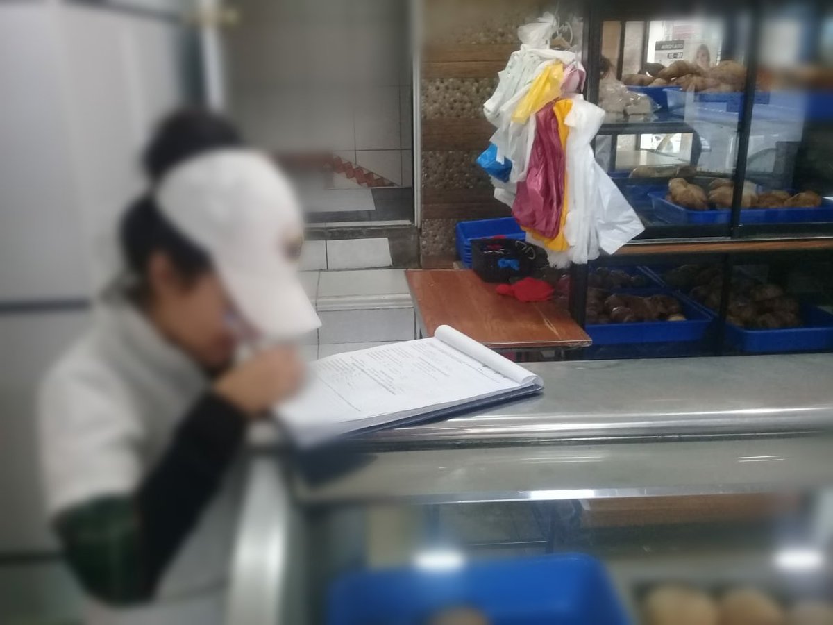 MinTrabajoEc's tweet photo. #MDTLoja | Realizamos #InspeccionesLaboralesEc de menores de edad en situación de riesgo, detectando incumplimientos en los que se iniciarán los procesos administrativos que la ley determina, por un #EcuadorSinTrabajoInfantil.

Director Regional - @BlacioRobert https://t.co/kyV9EnFPuW