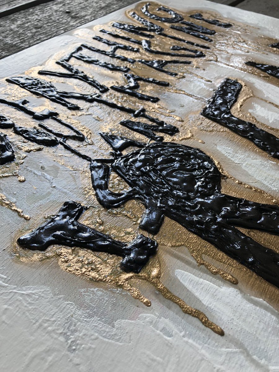 ucanpaint_2's tweet photo. Hot glue and acrylic... it’s totally a thing. Have you ever created a piece using glue? Give it a try! I used clear glue and painted it black. #artists #ArtistOnTwitter https://t.co/z7Ubzyb7EM