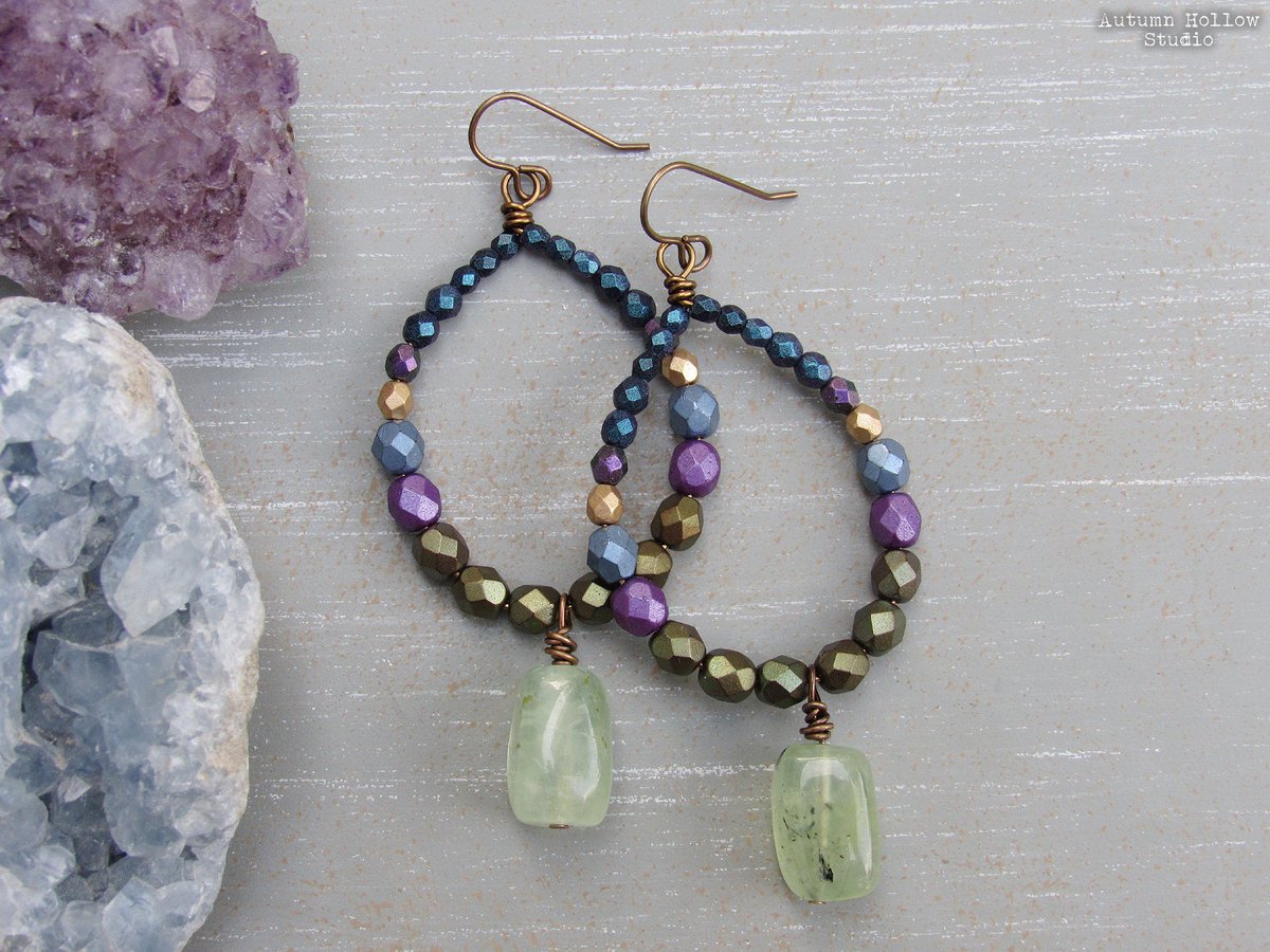 ☆ N E W ☆ Gypsy Vibes Bohemian Prehnite + colorful czech glass beaded hoop earrings ☆ OOAK ☆ see them here: etsy.me/2JHjbLI
#bohojewelry #beadedjewelry #jewelryonetsy #handmadejewelry #bohemianjewelry #czechglassjewelry