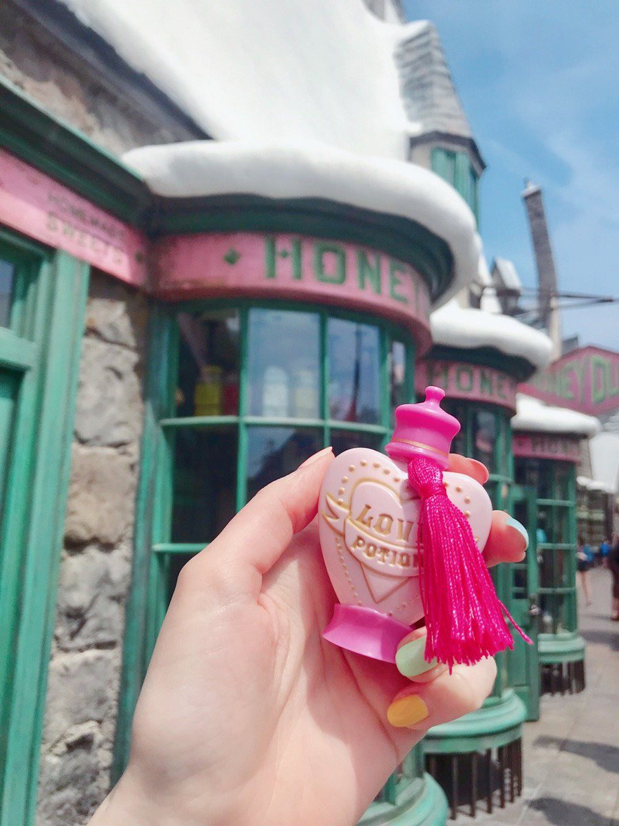 Hogwartssite's tweet photo. Situación sentimental: esperando un milagro para poder ir al parque temático de Harry Potter. https://t.co/11kuke9Sr8