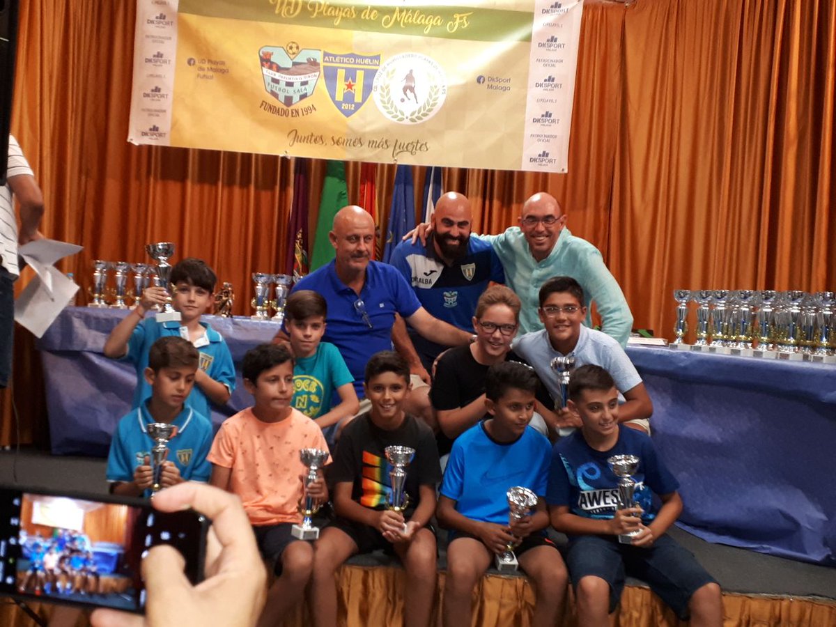 Esta noche, nuestro portavoz @ZorrillaEduardo ha acudido a la entrega de trofeos de los equipos de base de fútbol sala de la <a href="/udplayademalaga/">UD PLAYAS DE MALAGA FS</a> (que aglutina al <a href="/CDGironFS/">CD Girón FS Oficial</a>, <a href="/AtleticoHuelin_/">Atlético Huelin FS</a> y CD Cruz de Humilladero Playas de #Málaga).

#AdelanteMálaga con el #DeporteBase 💚💜