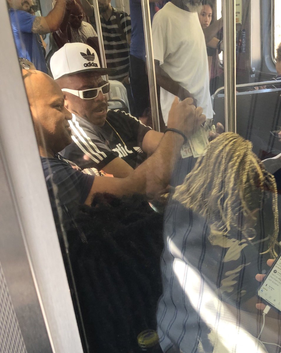 CrankyCTARider's tweet image. How do you know it’s baseball season? You see the shell game crew on the @CTA Red Line. 
#cubs #shellgame #hustlers #cta