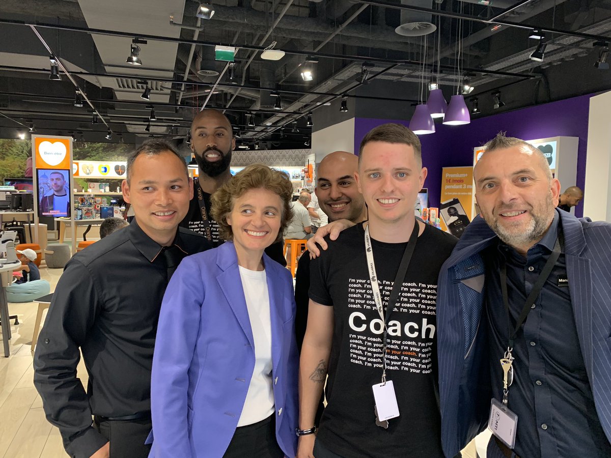 laurence_jdn's tweet photo. Merci 🙏🏻 à l’équipe de la magnifique boutique @Orange Carré Sénart pour leur formidable engagement au service de nos clients ! #fiersdenosequipes @OrangeIDF @R_Gouttebarge https://t.co/RPqyeGw2am