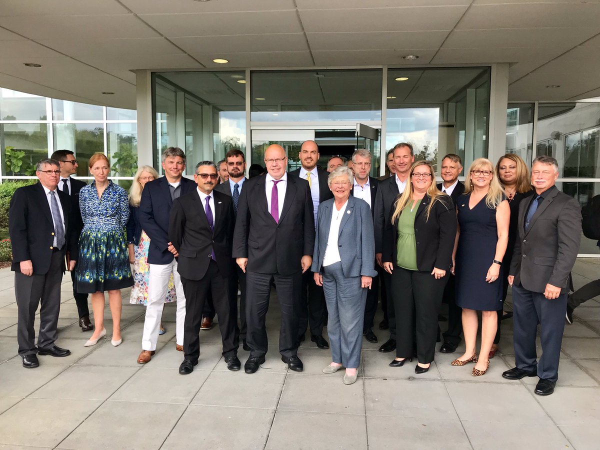 RGIT_USA's tweet photo. Through investments that have created 13,200 jobs, German companies play an integral role in Alabama. Insightful exchange on apprenticeships as well as current and future economic conditions to ensure continued growth. #PartnerUSA #GermanBusinessMatters #WunderbarTogether https://t.co/9fK5P24QxU