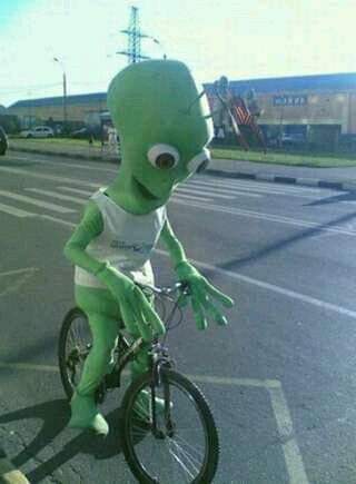 sunset505_'s tweet photo. #Area51 los marcianitos huyendo después de leer todos los post de que se los quieren robar https://t.co/IRiGqCciD1