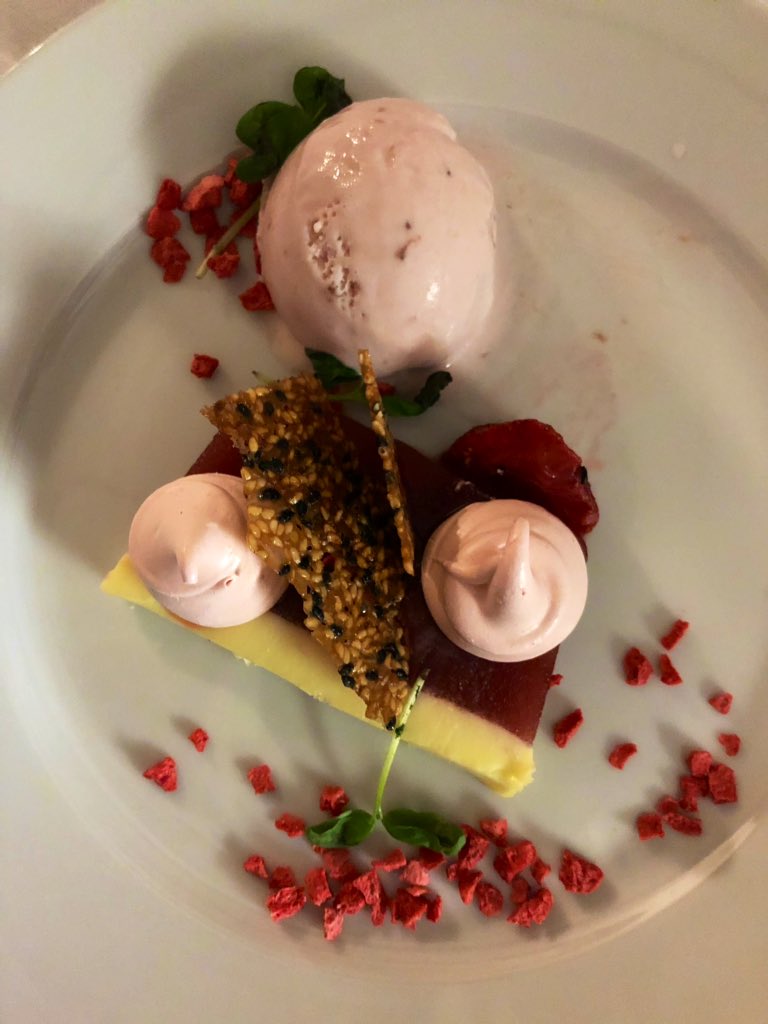 RJHOTCHEF's tweet photo. Strawberrys and cream anyone #nomansfort #seasons #hiddenrestaurants https://t.co/bcFVqKht8r