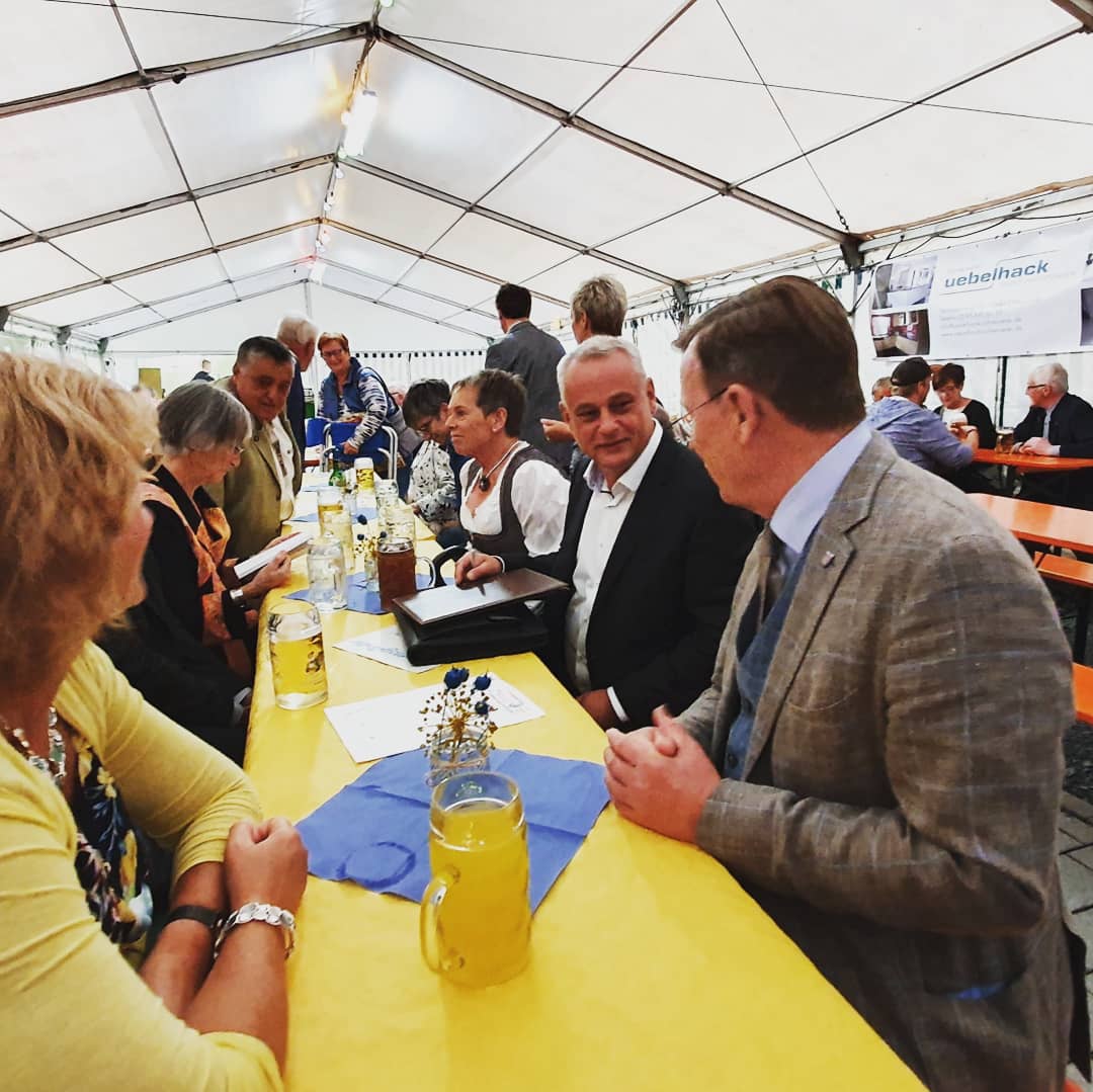 bodoramelow's tweet photo. Orte wie #Mupperg im Kreis #Sonneberg beweisen mit ihrer langen Geschichte, dass Menschen das Trennende überwinden können. Ehemals ein Ort im Grenzgebiet - jetzt im Herzen von #Franken. Danke, dass ich bei der 950 Jahr Feier dabei sein durfte! https://t.co/jhbSJcCxgW