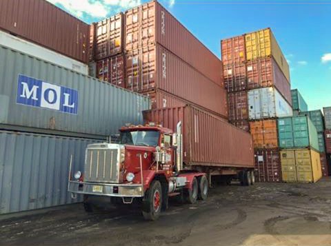 AutocarTruck's tweet photo. When you're thinking of buying a new truck, keep this in mind: 20 years ago, Rick Armstrong bought his 1987 Autocar DK with a 350 Cummins and he's still making money with it today. Thanks for sharing, Rick. #AlwaysUp #AutocarDC https://t.co/OQxGo3o67Q