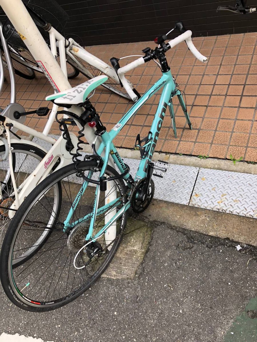 Gamgam 拡散希望 友人のロードバイクが盗まれました 大阪天満宮駅前のビルの裏にある 駐車場に停車中に盗られたようです 写真は 現状とは違い去年に自宅の駐輪場で前輪の盗難にあった時の写真とのことです 詳細は T Co 6fi8xqixcm Twitter