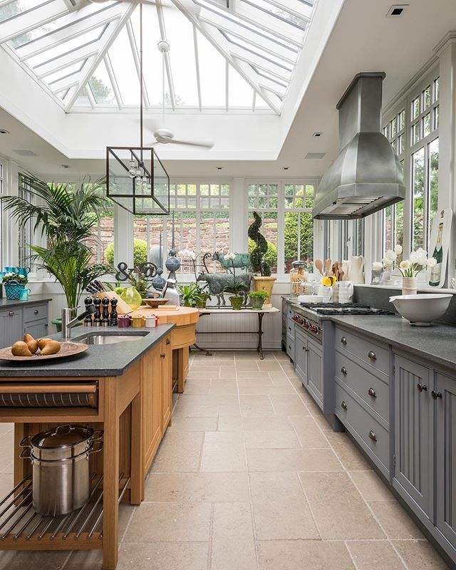 JLFDesignBuild's tweet photo. Natural light from every angle in this custom East Coast kitchen creates an inspiring environment for the chef.
.
.
.
#jlfarchitects #jlf40years #bigdsignature #architecturephotography @audreyhallphoto  #kitchendesign #kitchensofinsta #vaultedceilings #d… https://t.co/MBrJrkTmaT https://t.co/1blELOe1Se