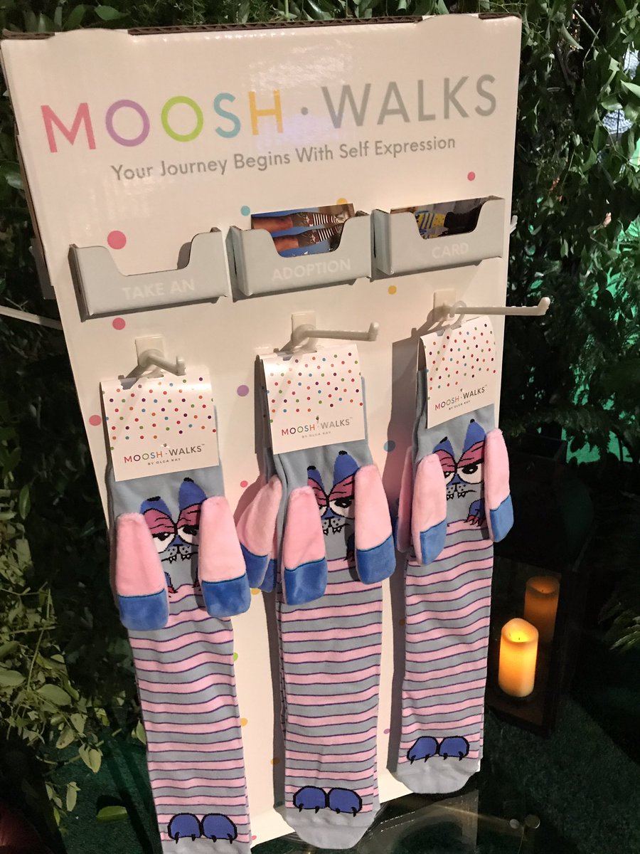 🌺🌳🌿💐🌹 The Fullscreen garden lounge has lots of flowers, Dave Crosland <a href="/DaveCrosland/">Dave Crosland</a> making TiltBrush gardens, <a href="/MooshWalks/">MooshWalks</a> animal character socks 🐰, and giftbags for creators #FullscreenFam #FullscreenGarden <a href="/Fullscreen/">Yolanda Sanders</a> #Vidcon #Vidconus