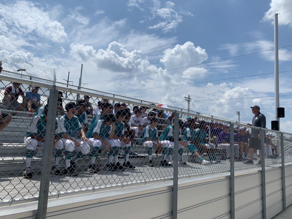 TSL_Baseball's tweet photo. Quick recruiting seminar to finish up our last group of the day. Saw some big numbers and hard workers out in this Texas Heat! #Scortcher #TheSunIsHot #ScoutPlayerInteration https://t.co/AHNQ7hY92W