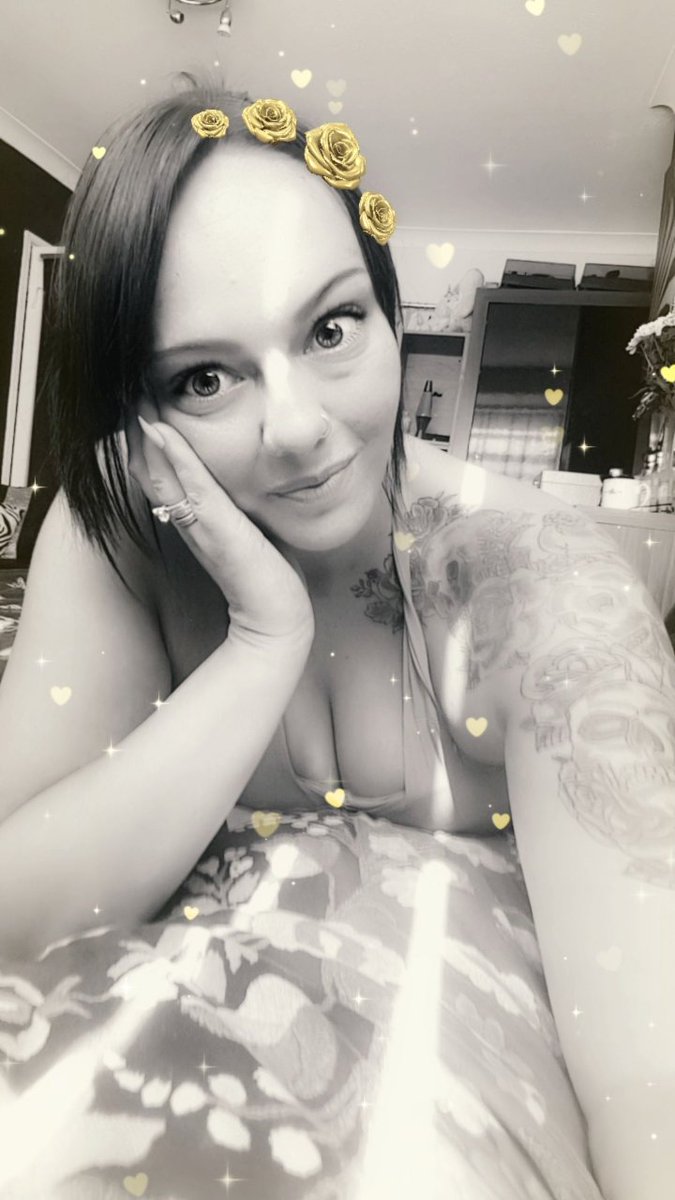 Amy07151308's tweet photo. #eyelashqueen #eyelashtester #makeuptester #biglips๐ #nudelips #eyelashesonpoint #hugeeyelashes #inkgirls #pose #selfie #selfiequeen #tattogirls๐ #skincaretester #makeup #makeuppalette #hugeeyelashes https://t.co/yc5tpc8IRg