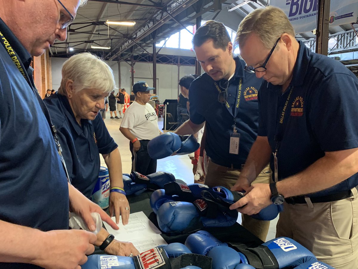 DPDVolunteers's tweet photo. Enjoying yet another amazing volunteer opportunity at the 6th Annual #2019BattleInBigD 🥊 Boxing Tournament #VolunteerExcitement Evening Boxing Bouts is about to start! #Ringside https://t.co/BiY72ncytB