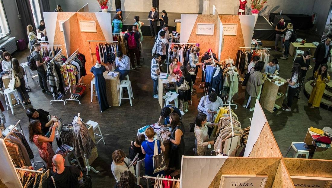REVISTABOGAPERU's tweet photo. PERÚ MODA EUROPA GENERA NEGOCIOS POR US$ 3.8 MILLONES🧥👗👚👠

Los productos más demandados fueron t-shirts de algodón, suéteres y abrigos de alpaca, así como prendas de algodón para bebés y textiles del hogar. https://t.co/pJAAZ7heOF