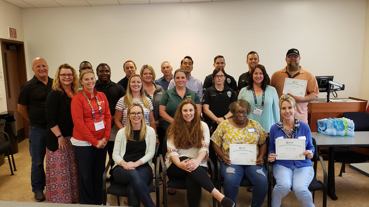 CampusPoliceSRQ's tweet photo. Officers from Campus Police Department, USFSM, and NCF CWC, as well as other members from various organizations attended a two day #ASIST training that focused on #suicideintervention #TAPS  #usfsm #usfvets #ncfcwc #srqvets https://t.co/GKIdrT6Oae