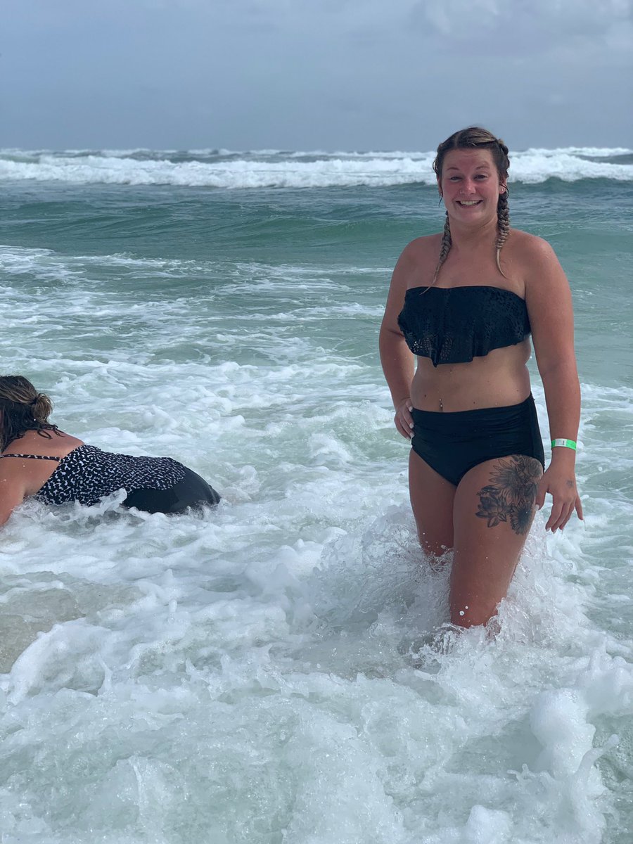 madison_alayne's tweet photo. When you attempt to photo bomb but karmas a bitch https://t.co/TW4raPZq4o