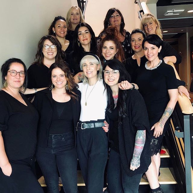 salonservices's tweet image. Salon Services Davines Educators had their Color Immerse Training this week! 🏊🏼‍♀️🎨✨ Thank you Jess &amp;amp; Yuko!
📸 @brideworeblack .
.
#salonservicespro #ssproeducation #sspro #ssprodavines #encouragingpersonalmastery #davinesnorthamerica #davinesstylist #dav… ift.tt/2LMCVQO