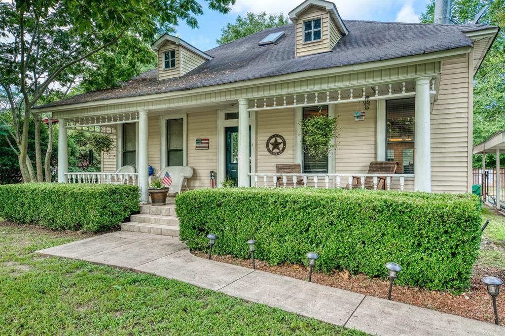 CandPTexas's tweet photo. Looking for beautiful home in a quiet neighborhood, then look no further. This charming 3 bedroom, 2 bath home is walking distance from downtown Crockett.

Give us a call today to see this gorgeous home at 979.703.1863 or visit https://t.co/2kxBGINW3f
#ColemanandPatterson https://t.co/SnGJa5vASo