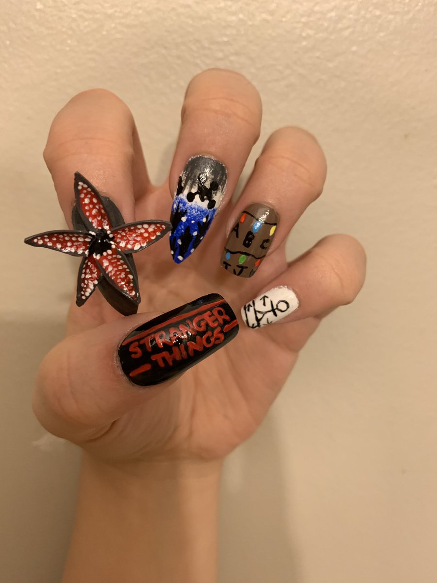 After another incredible season of #StrangerThings I wanted to do a set of nails for each season #strangerfanart