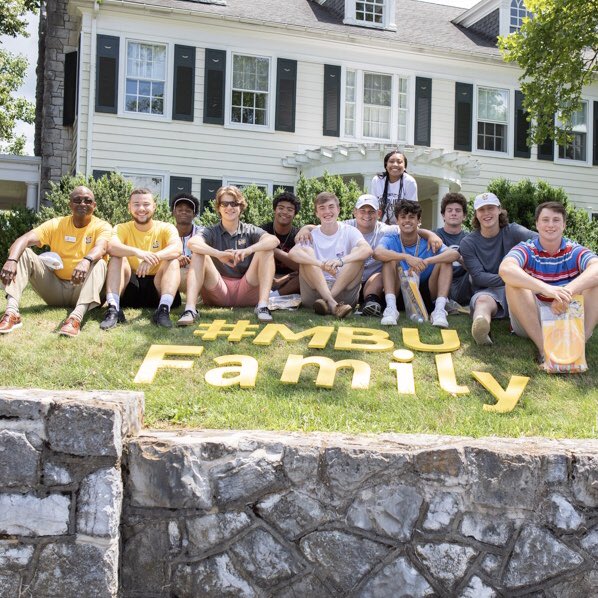 MaryBaldwinU's tweet photo. First New Student Day for #MBU23 in the books! We’re excited to welcome more #MBUstudents to campus tomorrow. If you’re #MBUbound but couldn’t make it this weekend, sign up for the next New Student Days on July 26 or 27: https://t.co/S6SGDvStWb https://t.co/mPVE5wUeeO