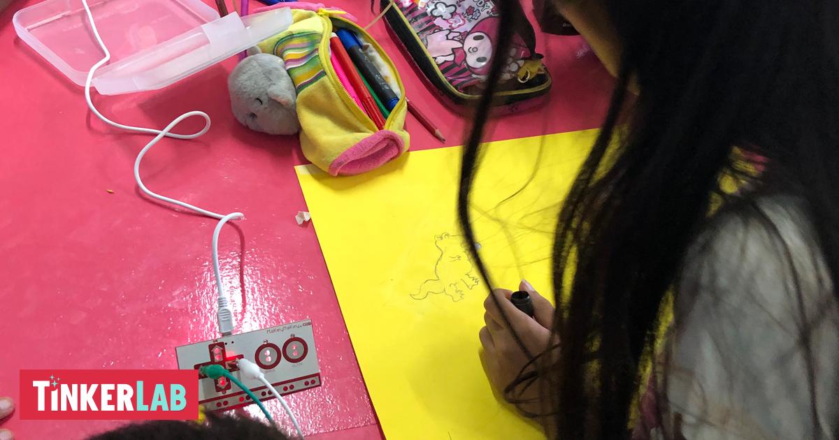 chicos_net's tweet photo. En #TinkerLab, alumnos y alumnas, crean un dibujo sonoro poniendo en juego habilidades
vinculadas con la #programación, el armado de circuitos y la manipulación de materiales
conductivos. #CompromisoDisney @chicos_net @HacedoresCom @instcrescer https://t.co/ztm2OpkejA