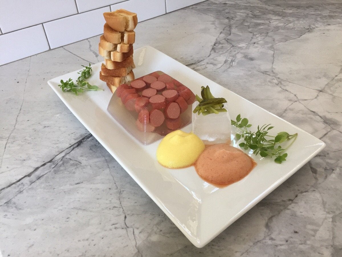 fuckheffy's tweet photo. i’m a chef based in chicago i sell plates for affordable prices ($35-$50). I’m revolutionizing the way we see and taste hotdogs, I need more exposure &amp; more clients. A simple RT/Like can make that happen. https://t.co/dqUAyQkzLx