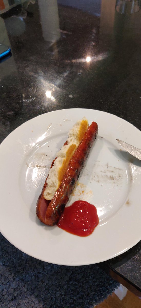 fuckheffy's tweet photo. i’m a chef based in chicago i sell plates for affordable prices ($35-$50). I’m revolutionizing the way we see and taste hotdogs, I need more exposure &amp; more clients. A simple RT/Like can make that happen. https://t.co/dqUAyQkzLx