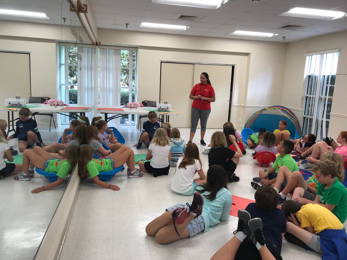 Luceroguzmann4's tweet photo. “Reading is dreaming with eyes open”. What a wonderful quote to encourage a love for reading in campers at Colonial Oaks Day Camp! @SuncoastCGLR #SummerLearningWeek #GLReading https://t.co/YG79UmTgAI