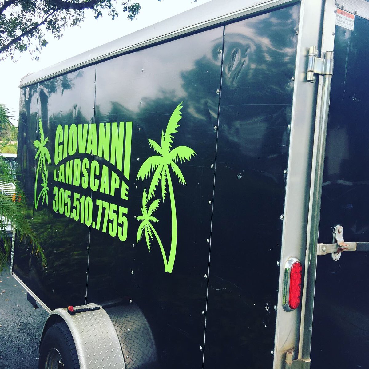 vividbee_x's tweet image. Cada área y cada vehículo puede ser su anuncio 24/7. #trailerlettering #trailer #lettering #letreros #cars #signs #vividbeeofficial #printingdesign #decals #landscaping #anuncios