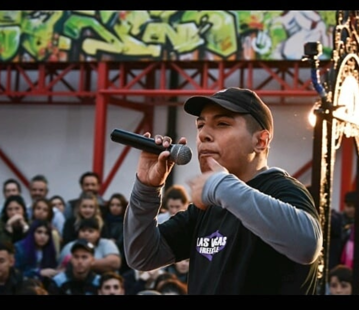 FANelprograma's tweet photo. 🎤 1 MC por semana, 1 minuto de improvisación libre, esto es #FANFreestyle 🎼 🤘 Hoy presentamos a BJ MC, un freestyler que se hace escuchar 🔥 https://t.co/wPJ2tlqxFt