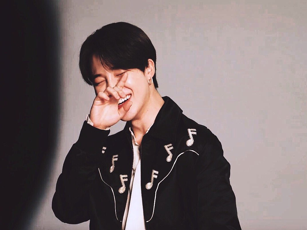 chimmylovss's tweet photo. ══════ •『 💜 』• ══════
    いつだって 僕の心に差し込む 

    yσυ'rє мy ℓigнτ, yσυ'rє мy ℓigнτ 

    どんなに 離れていても届いてる...
                                💌
══════ •『 💜 』• ══════ https://t.co/dQQjW1d3Tw