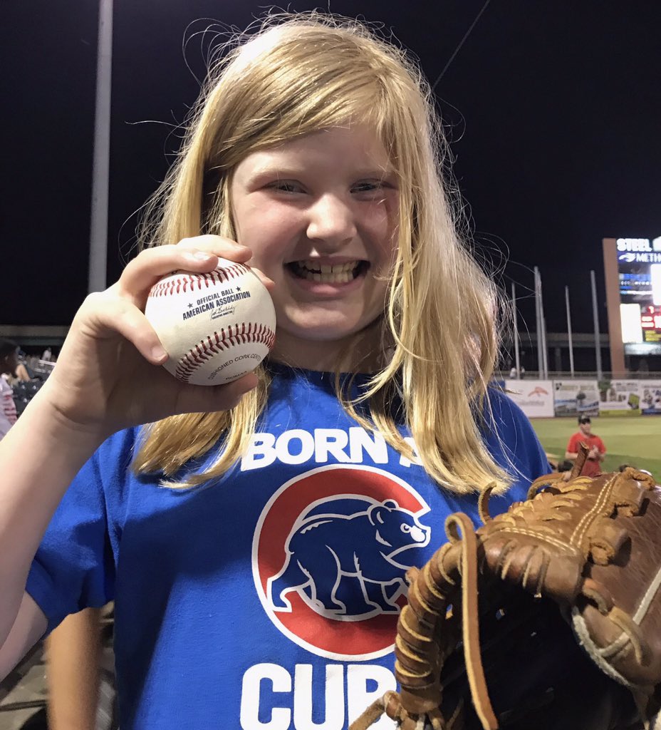DiabeticTopics's tweet image. Here's a first baseman (My daughter Lily) who's excited for @ARizzo44 baseball camp next week! She's a huge @Cubs fan, and he's her hero #ClosertoPro @ProCamps @Citibank