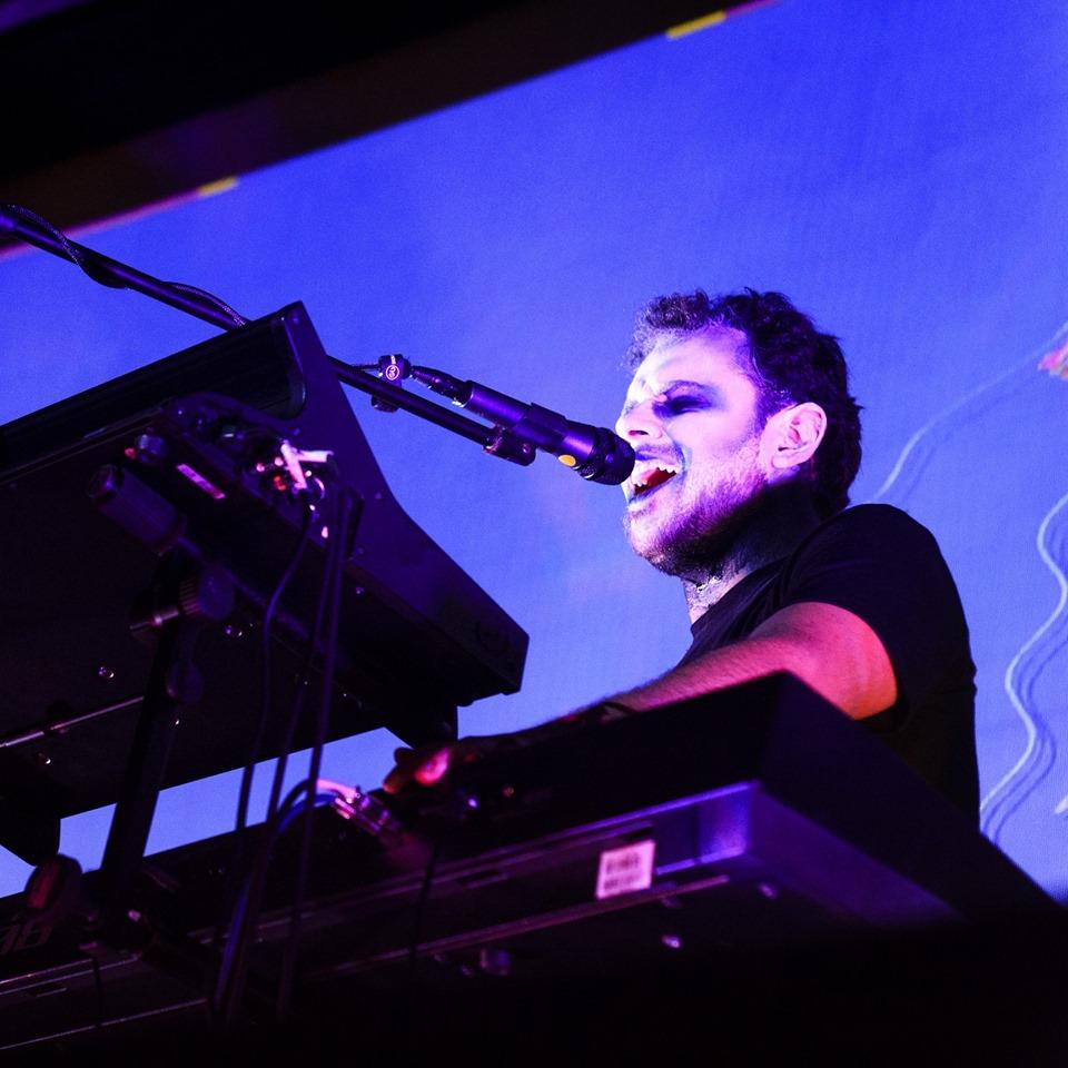 Hoy aprovechamos para desearle un Feliz Cumpleaños a nuestro querido Andres Mora, con quién siempre tenemos la dicha de compartir la energía psicodélica que invoca desde el canto, los teclados y sintetizadores.

¡Un fuerte abrazo!