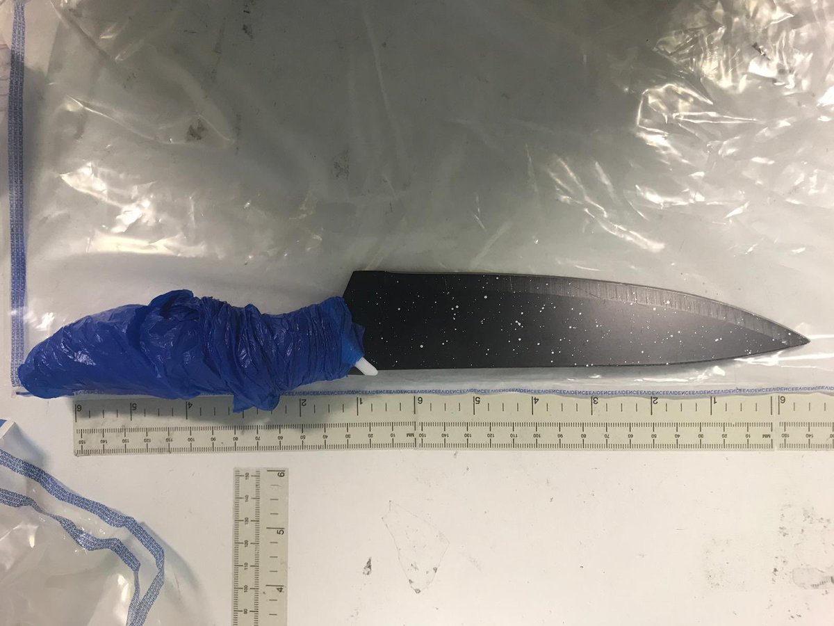 MPSHaringey's tweet photo. #ERPTB turned out as a team to a Call in N22 this afternoon following reports of a group with a large knife. Three people have been arrested for robbery and possession of an offensive weapon. #StopandSearch #knifecrime #Spacefor3 #N22 #Teamwork https://t.co/PT95cUxlxc