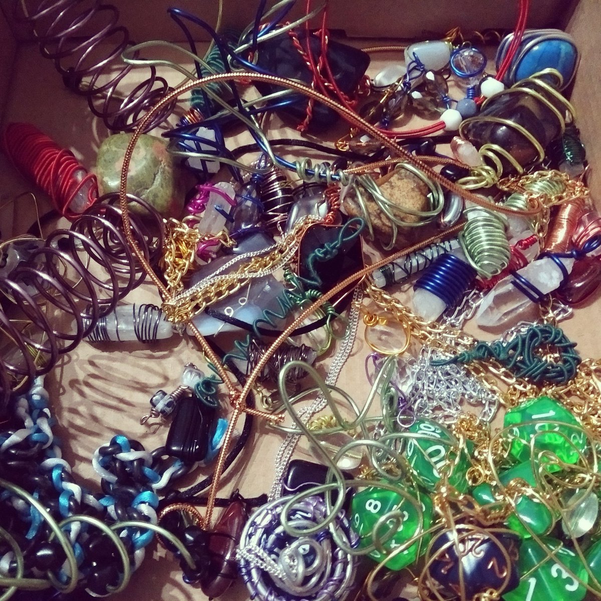 jane_hermiston's tweet image. Dry July Day 12 : finding a booze-free booze every day is hard! Though it makes going dry seem pretty easy in comparison....so that's good.

Here is a picture of a box of Work In Progress instead.

#dryjuly #wireartwork #fidgeting