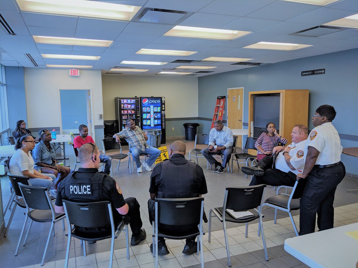 CuyahogaHousing's tweet image. Residents and CMHA Police Department officers gathered together at Willson Tower for a Coffee with a Cop event to engage in community conversations, ask questions and voice concerns. #BuildingRelationshipsOneCupAtATime #GetInvolved #StayInformed